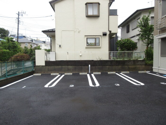 ジェルベーラ湘南の駐車場|敷地内駐車場