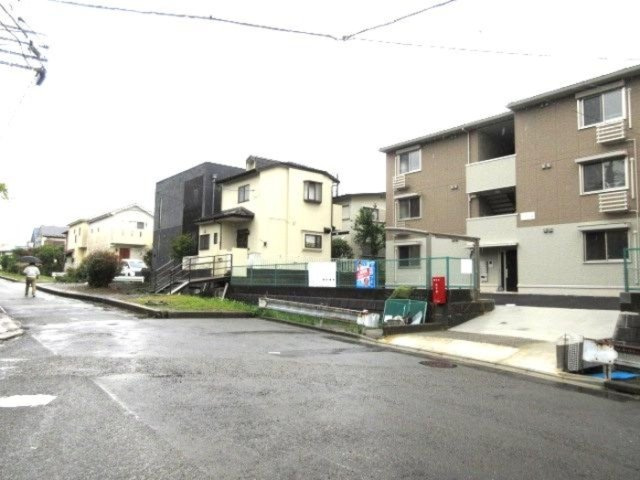ジェルベーラ湘南の外観|前面道路