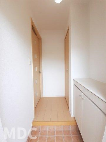 徳島市中前川町４丁目のアパートの玄関