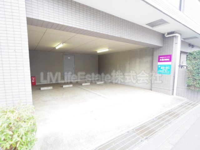 ストークマンションの駐車場