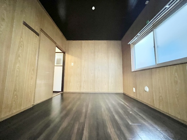 高松戸建の洋室