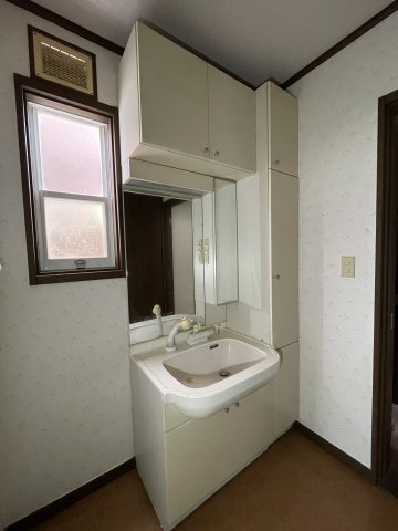 南飯塚中古戸建の独立洗面台