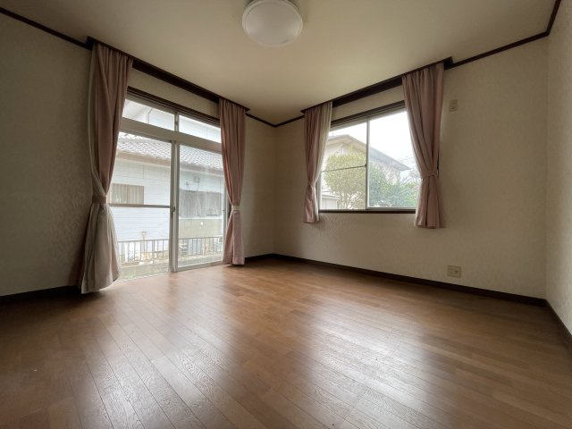 南飯塚中古戸建の洋室