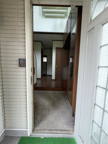 南飯塚中古戸建の玄関