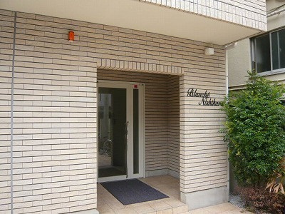 ブランシェ西原のエントランス