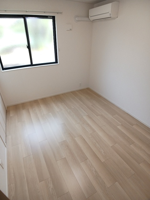 シャトーＫＩＮＫＩ　Ａの寝室|寝室にもエアコンあり