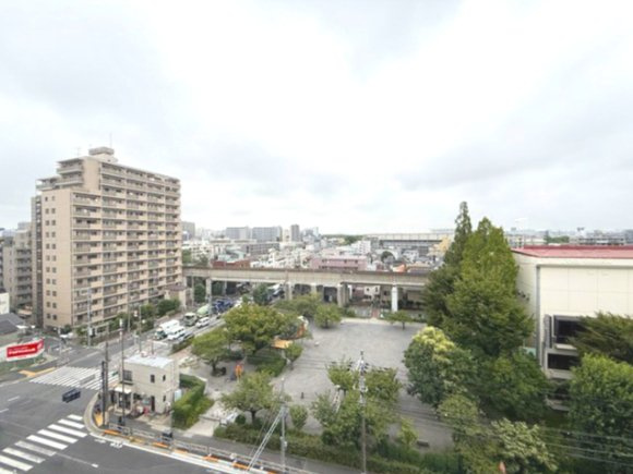 【展望】 | 日神パレステージ南大井 | 眼前に広がる空の雄大さと、このお部屋の自慢の一つである「眺望」をご覧ください。毎日、この景色を独り占めできる新生活に夢が広がります。～即日のご見学可能～　お問合せはお気軽にどうぞ。
