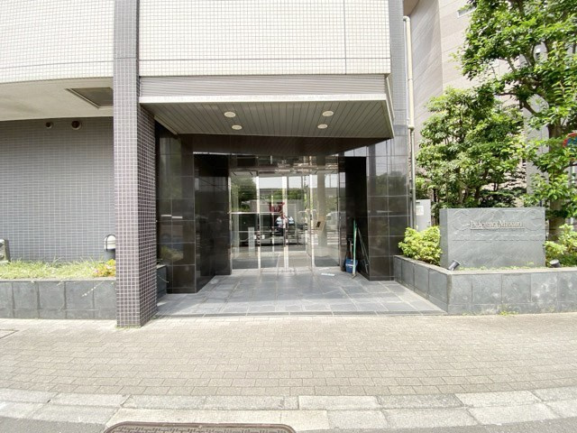 【エントランス】 | 日神パレステージ南大井 | オートロックを備えた、マンションのエントランス。やはりセキュリティの観点は欠かすことができません。皆様を“安全”に送り出し、出迎えてくれます。～即日のご見学可能～　お問合せはお気軽にどうぞ。
