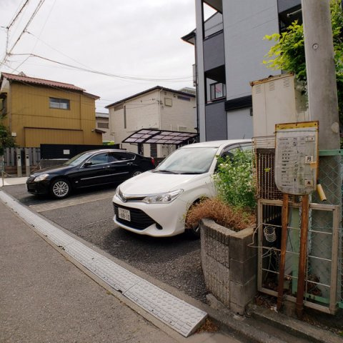 プランドール栗の駐車場
