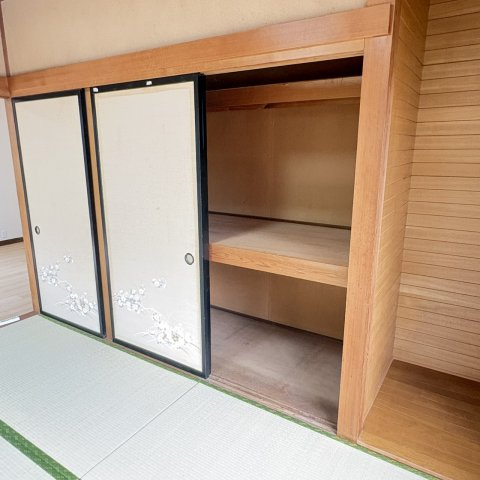 荒川邸貸家の収納|押入れ