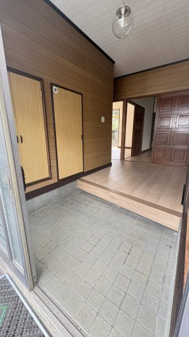 荒川邸貸家の玄関|ゆったりとした玄関です