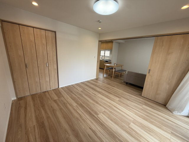 ライオンズマンション松山の洋室