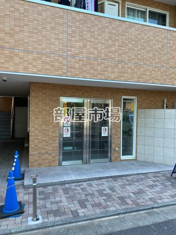 ラ　グリシーヌのエントランス