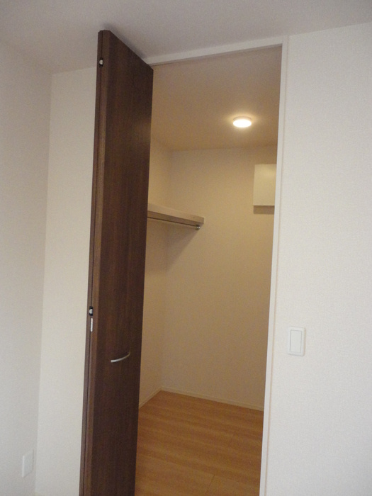 ガーデンコート B棟の収納|ウォークインクローゼット