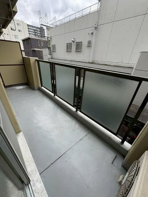 山口ビルのバルコニー