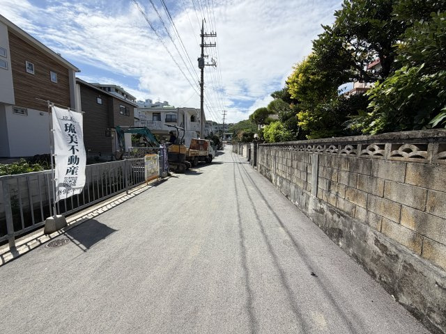 中城村伊集（全2棟）1号棟の前面道路含む現地写真|※北側4.8m道路♪