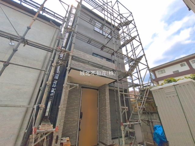 杉並区南荻窪3丁目 全2棟B号棟の外観|建物面積120.96㎡の新築戸建。
ＬＤＫは21.10帖の開放感！