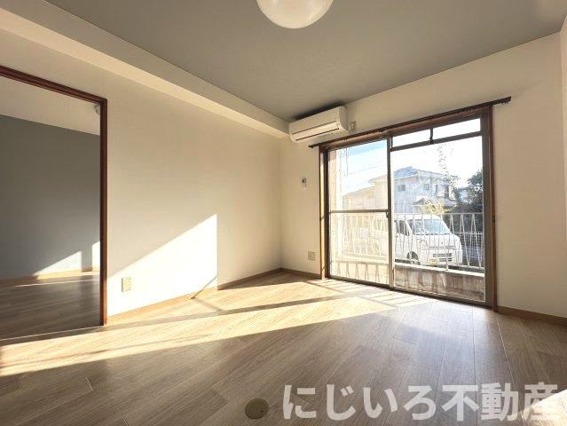 橘アパートの居間・リビング