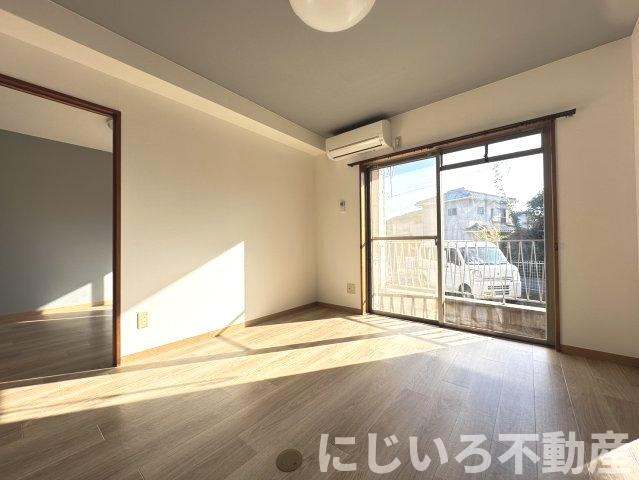 橘アパートの居間・リビング