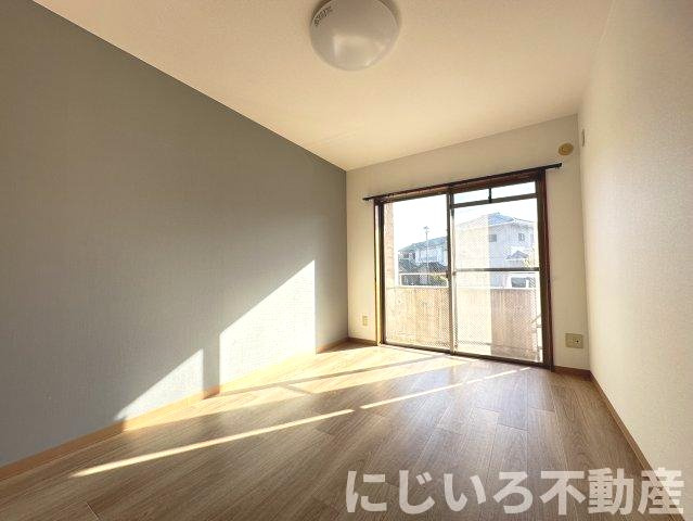 橘アパートの洋室