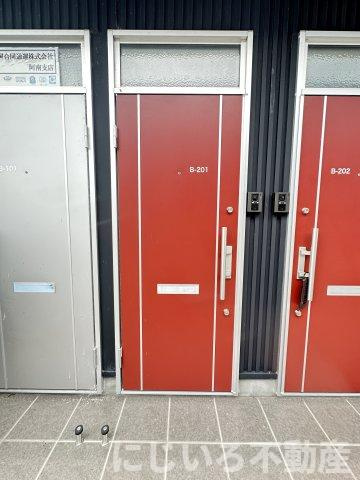 ヴレクールBの玄関
