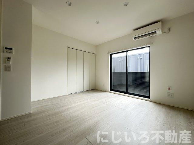 ヴレクールBの居間・リビング