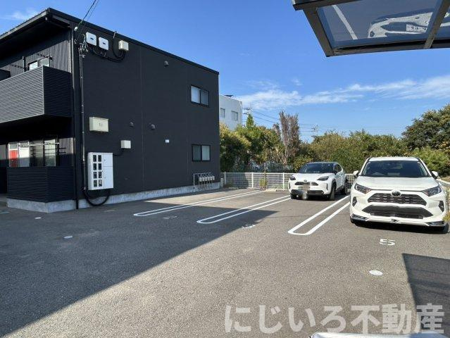 ヴレクールBの駐車場