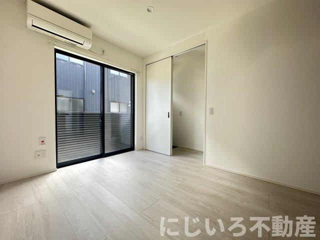 ヴレクールBの居間・リビング