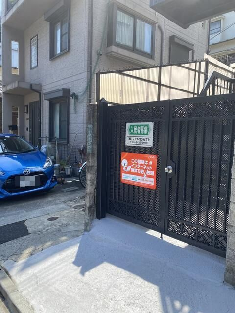 上十条ロイヤルハイツのエントランス