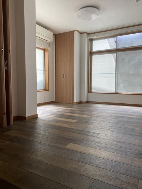 上十条ロイヤルハイツの居間・リビング