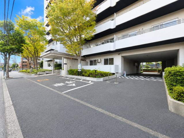 宇喜田ホームズのエントランス|長年大切に管理されてきたことが伝わる、清潔感あふれるエントランス。