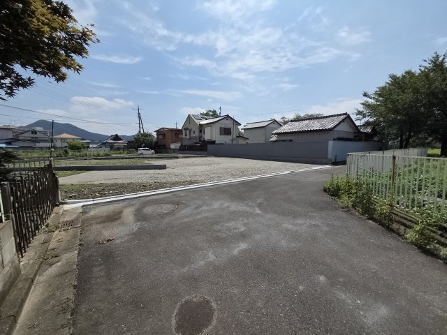 新築　桐生市東1丁目　1号棟の前面道路含む現地写真|現地写真　西側前面道路幅員約4.4ｍ　北東側前面道路幅員約3.3ｍ

