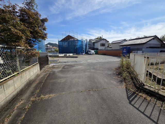 新築　桐生市東1丁目　1号棟の前面道路含む現地写真|現地写真　西側前面道路幅員約4.4ｍ　北東側前面道路幅員約3.3ｍ

