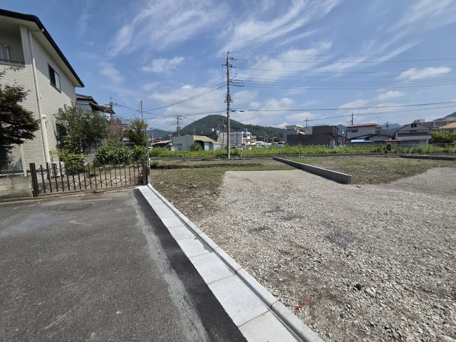 新築　桐生市東1丁目　1号棟の駐車場|現地写真　駐車は建物西側に並列3台可能です！