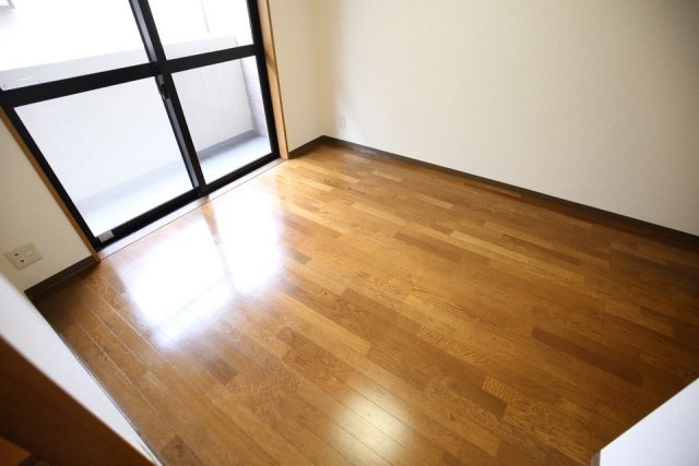 中野区本町２丁目の賃貸マンションの居間・リビング