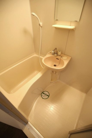 中野区本町２丁目の賃貸マンションの浴室