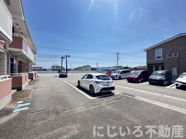 グランベルジュAの駐車場