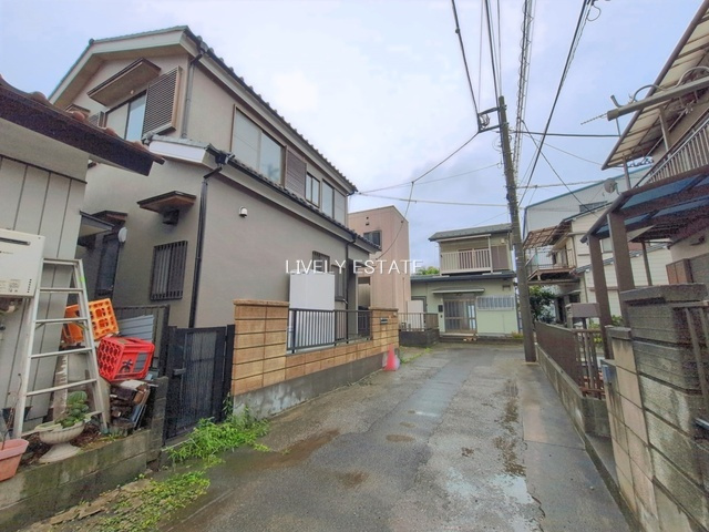 草加市柳島町 中古戸建の前面道路含む現地写真