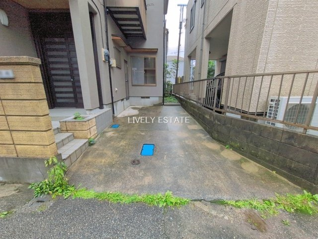 草加市柳島町 中古戸建の駐車場