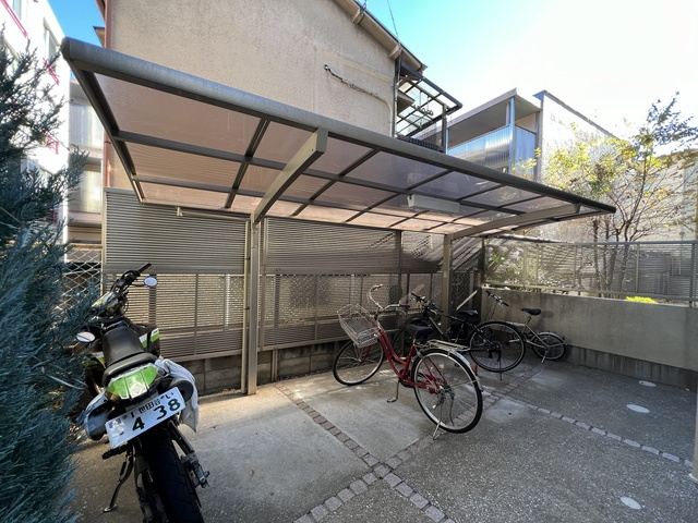 ＡＺＵＲＥ三宿のその他共用部分|★屋根付駐輪場★