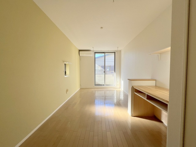 ＡＺＵＲＥ三宿の居間・リビング|★明るいフローリングの角部屋です★
