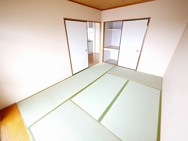 グランシャリオ（大安寺）の和室|来客時にも便利な和室付き