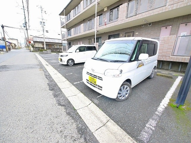 グランシャリオ（大安寺）の駐車場|駐車場完備です