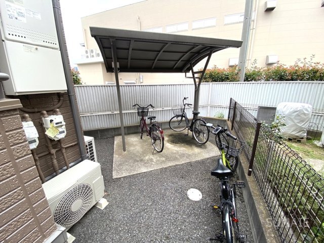 OAK HOUSEのその他共用部分|屋根付き駐車スペース☆彡