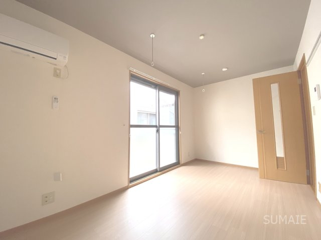 OAK HOUSEの居間・リビング|7.0帖洋室です☆彡