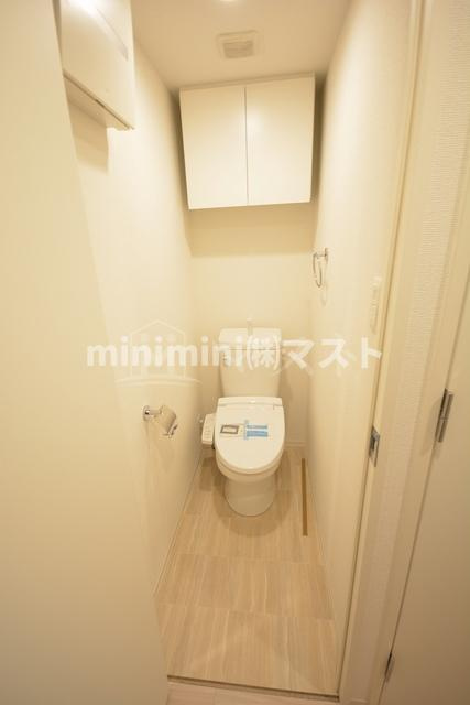 セレニテ日本橋プリエのトイレ|※お部屋によりカラーリングが異なります。