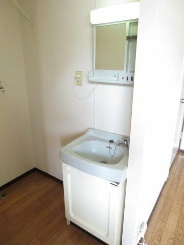 所沢市大字久米のアパートの洗面所