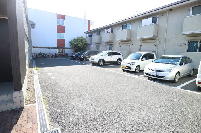 クレール　B棟の駐車場