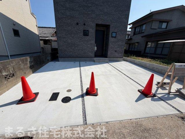 恒久2丁目　新築戸建ての前面道路含む現地写真