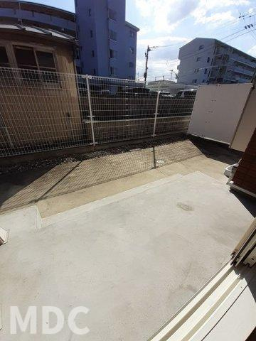 徳島市北田宮３丁目のアパートの庭